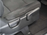 ◆シートハイトアジャスター◆運転席を上下に高さ調節ができます!運転ポジションを体格に合わせてシート調整できます。