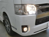 LEDヘッドライトです。デザイン性がよくとても明るいので、夜間の走行や悪天候でも安心です。しかも長寿命!