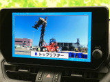 テレビ映像を表示できる画面を備えており、停車中の休憩時間などに番組を視聴できます。操作項目も画面上で確認しやすく、待ち時間をゆったり過ごしたい方にうれしい装備です。