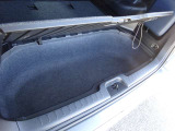 フロアの下にも荷物などを収納できるサブトランクも備えています。荷室内で散らかりがちな荷物を整理整頓なんてのもイイですね♪