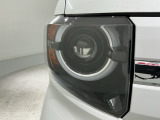LEDヘッドライトは、点灯の瞬間から最大光量を発揮し、突然暗くなるトンネルなどでの安定感を高めます。