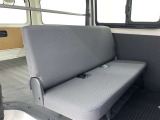 居心地の良い後席空間が乗員に深いくつろぎをもたらします。