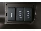 スマートフォンなどの音楽再生が可能なUSB接続ジャック装備車両です♪♪♪
