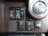 運転席から操作できる両側パワースライドドアのコントロールスイッチです(挟み込み防止機能付)