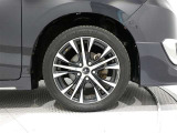 タイヤサイズは(205/50R17)で純正アルミホイールです。
