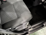 痛みの出やすい運転席シートの角、フロアマット、座面、ともに良好です