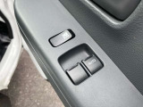 窓の開閉は運転席からスイッチで簡単に行えます。