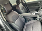 快適に運転できるドライブポジション!運転席シートリフターとシートスライドで、無理のない運転姿勢がとれます。