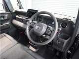 ◆視界広々で非常に運転しやすくロングドライブでも疲れを感じさせないすっきりとまとまったインパネ周りです。