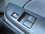 ビジネスカーでも快適装備は外せません。運転席&助手席はパワーウインドウです。(挟み込み防止機能付き)。