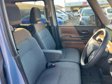 運転席まわり◆運転席からの視界が左右に広く隅々まではっきりと見渡せます!クルマの前端も把握しやすく安心して運転できます!