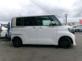両側オートスライドドアですので、狭い駐車場での、乗り降りも、しやすく便利です。