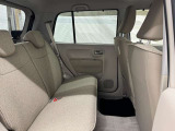 運転席側からの二列目シートです。