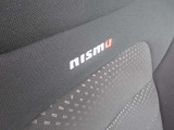 NISMO専用スエード調スポーツシート(nismoロゴ入り、レッドステッチ付)&ドアトリムクロス