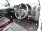 4WD/5速MT/ナビ/TV/バックカメラ/Bluetooth/電動格納ドアミラー/アルミホイール/シートヒーター/キーレス/エアコン/パワーウィンドウ/フロアマット/ドアバイザー
