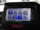 ナビゲーションは純正メモリーナビ(VXM-155VSi)を装着しております。AM、FM、CD、DVD再生、Bluetooth、ワンセグTVがご使用いただけます。初めて訪れた場所でも安心ですね!