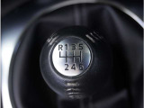 【シフトレバー】シフトもとても操作しやすいデザインになっております。運転する人の事を第一に考えた操作性の高い仕様です。