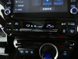 オートエアコン装備ですので常にお好みの温度に調整ができ車内を快適な空間に保ってくれます。