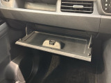 専門業者にて内外装のクリーニングを実施しております!