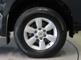 純正のアルミホイール装着車です。タイヤサイズは265/65R17です。