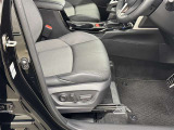 パワーシート搭載。微妙な調整が手軽にでき、最適なポジションで運転することが可能です。