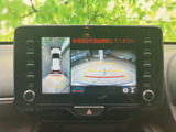 後方の映像に加えて車両周辺の表示とガイド線も確認でき、駐車時の後方確認をサポートします。周囲の状況を画面で確かめながら、落ち着いて駐車したい方に便利です。