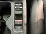 電子制御パーキングブレーキは信号待ちでも便利。いつもより運転がラクになるはずです。