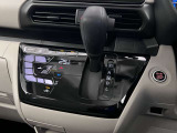 操作が簡単なシフトレバーですのでストレスなく運転が出来ますよ!