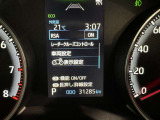 レーダークルーズコントロールです。 前の車との距離をレーダーで測り一定の車間距離に保ってくれますよ。詳細はスタッフまで。