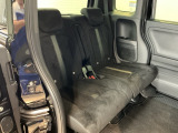 ホンダ車の低床ボディは、チャイルドシートへのお子さまの乗降や荷物の積載もスムーズ。足元もゆったりとしていますので、おくつろぎいただけます。