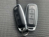 インテリジェントキーです。キーを取り出す事なく、車両のボタン操作だけてドアロック操作やエンジン始動等が可能です。