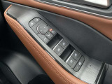 パワーウインドウスイッチ★電動格納機能付きで運転席からドアミラーの角度が調整可能です。電動格納機能付きです♪