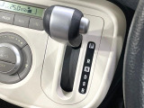 インパネシフトならハンドルからの移動距離が短く操作もスムーズ!また、足元が広くなりすっきりしますので、大柄な方でも快適にお過ごしいただけます。