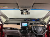 【前方視界】開放的な前方視界!運転がしやすく疲れにくいです♪窓が大きく、見通しがとっても良いおクルマですよ♪