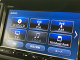 DVDやCD、ラジオ、テレビなど、選べる音源が画面に一覧で表示されています。目的に合わせて選択しやすく、音楽やラジオを日々の移動中に楽しみたい方にも便利な装備です。