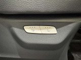 メルセデス・ベンツの定める厳しい基準をクリアしたお車のみをご案内させて頂きます。納車前整備はメーカー規定に基づき100項目以上にも及ぶ点検を熟練のメカニックによって行いご納車させて頂きます。