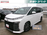 ホワイトパールのヴォクシー入荷しました。 これはぜひ実際にお確かめいただきたいのですが、ハンドルが軽いんです!ぜひ、お乗り換えを検討されている方は、そのハンドルの動きのスムーズさをご体感頂きたいです!