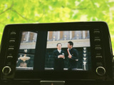 車内の画面でテレビ番組を視聴できる装備です。停車中の待ち時間や休憩時に映像を楽しめるため、車内で過ごす時間を有効に活用できます。ご利用時は周囲の安全にご配慮ください。