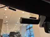 ドライブレコーダー周辺の写真。機器の操作方法や記録機能は現車でご案内します。