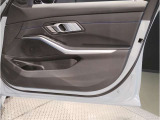 【BMW認定中古車】BMWのご購入はぜひBMW正規ディーラーで!メーカー基準の納車前点検整備を全車実施。規定整備を実施された車両にのみ付帯出来る全国保証。