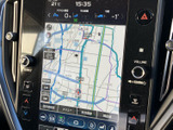 地図上に現在地や周辺道路が表示され、目的地までの道順を確認しやすい画面です。周辺の地名もあわせて見られるため、初めて訪れる場所への移動をサポートしてくれます。