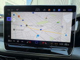 純正インフォテイメントシステム「Discover」。大型ディスプレイにナビゲーションやメディア、車両設定などを集約し、先進的で使いやすい操作性を実現しています。