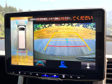 【パノラミックビューモニター】専用のカメラにより、上から見下ろしたような視点で360度クルマの周囲を確認することができます☆死角部分も確認しやすく、狭い場所での切り返しや駐車もスムーズに行えます。