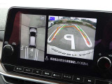 【アラウンドビューモニター&バックモニター】クルマを真上から見下ろしているかのような映像が表示され、周囲の状況がひと目で把握できるので、安心してスマートに駐車できます。駐車が苦手な方にオススメです!