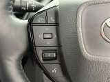 運転中、オーディオの操作をしてて、ハッとしたことはありませんか?ステアリングスイッチは、運転中でもハンドルでオーディオの操作が可能です。安全なドライブをサポートします。