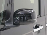 ◆ドアミラーウインカー◆ドアミラーにウインカーを装備しています。対向車に自身の進行方向を合図し安全に運転できます。