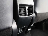 後席用にもエアコンの吹き出し口があり快適です。どの席に座っても快適なドライブが楽しめます♪