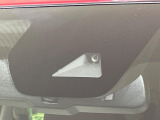 【エマージェンシーブレーキ】走行中に前方の車両等を認識し、衝突しそうな時は警報とブレーキで衝突回避と被害軽減をアシスト。より安全にドライブをお楽しみいただけます。