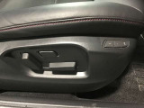 運転席10Wayパワーシート&ドライビングポジションメモリー機能付き