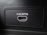 【ロアコンソール内★HDMI入力端子】手持ちの映像機器を接続すれば、さまざまな映像が楽しめるようになります♪